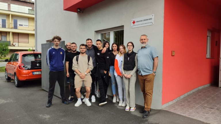 Maturanti naše škole dobrovoljno darivali krv